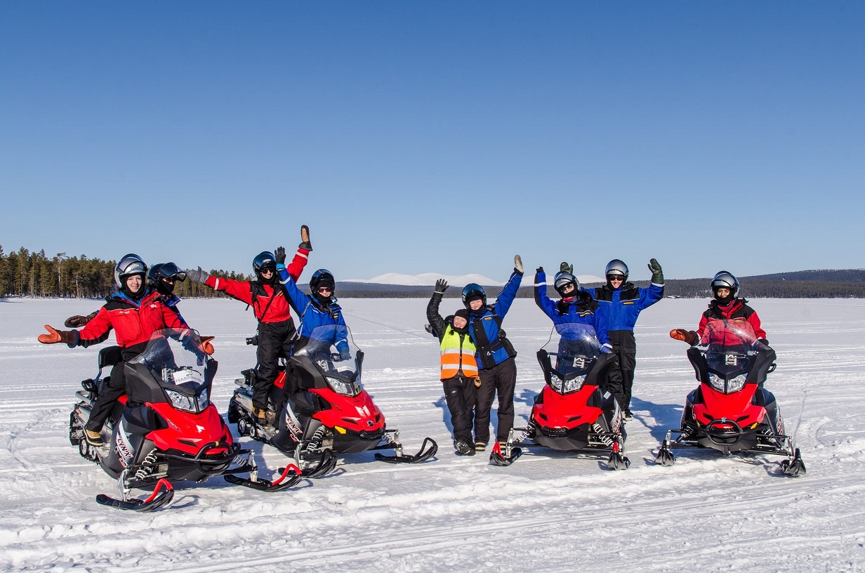 Flashpackers on snowmobiles in Finland