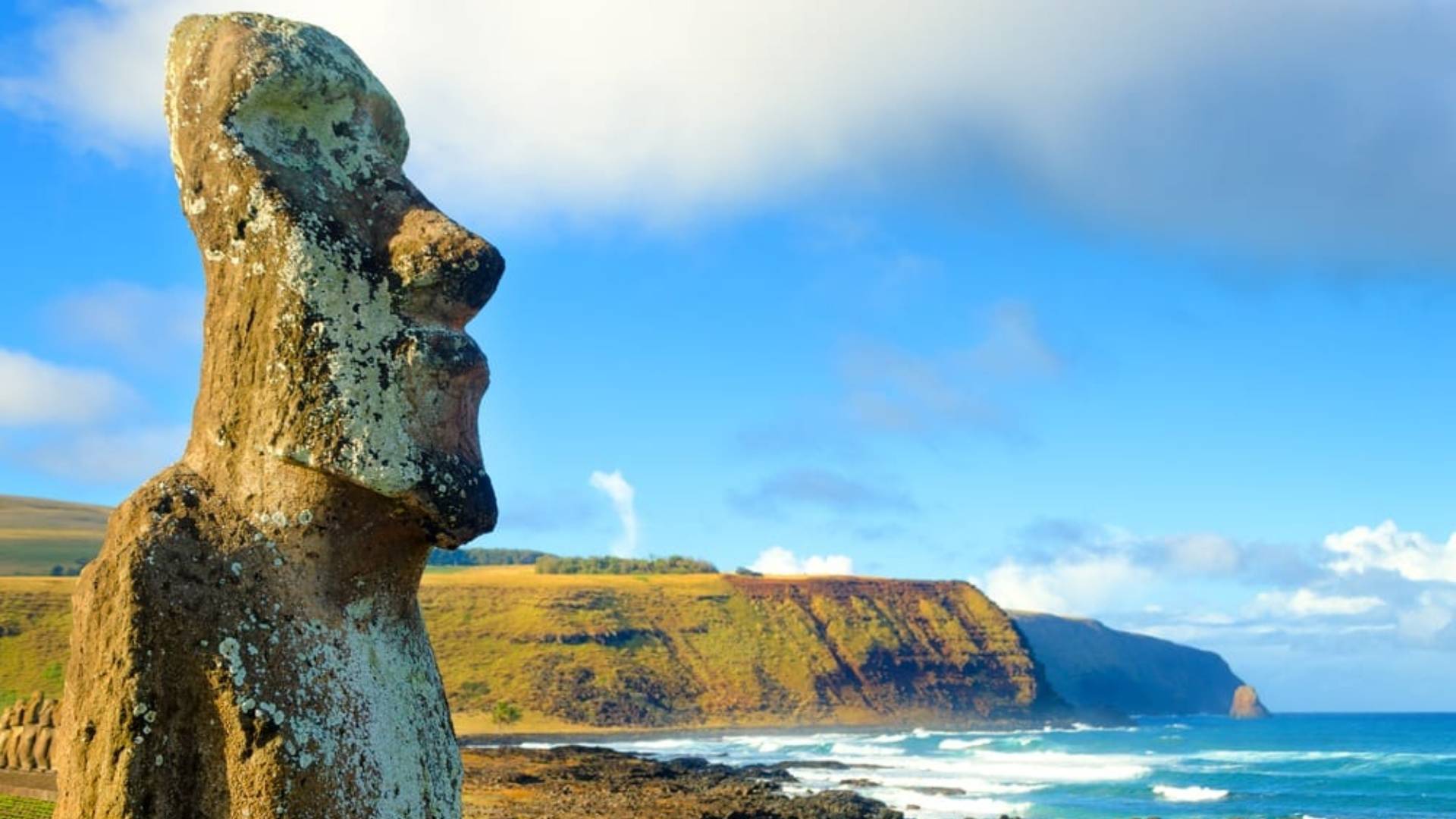 EASTER ISLAND STATUE