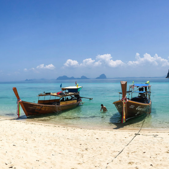 BEACH-BOAT-THAILAND