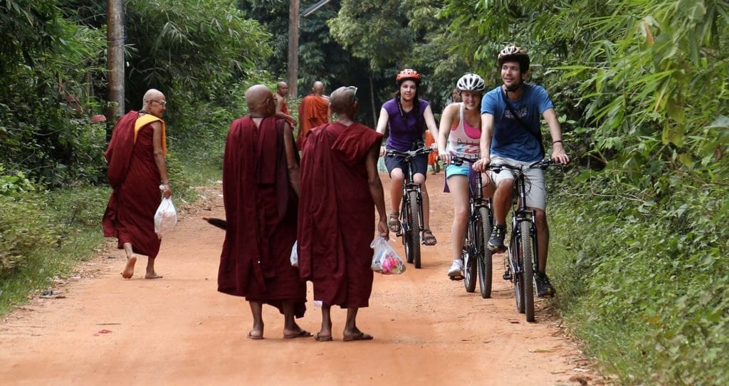 travel with strangers