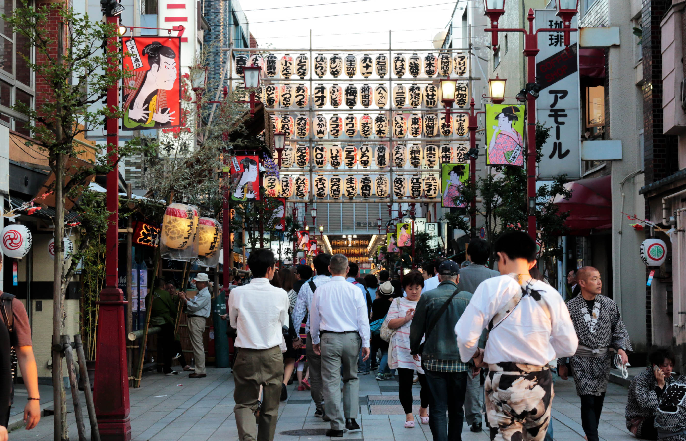 Why Japanese men are choosing the single life Flash Pack image