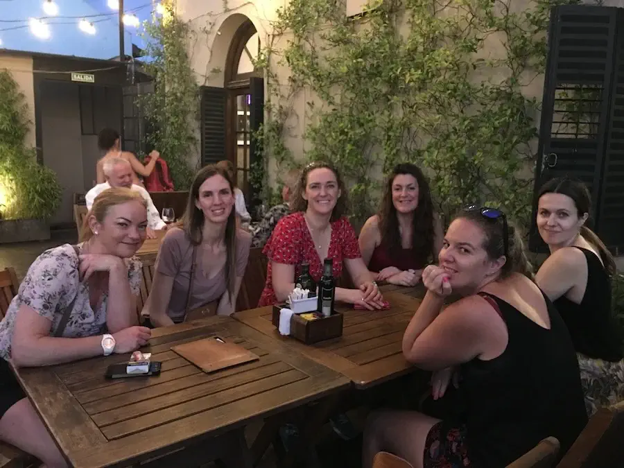 Flashpackers get ready for lunch together in Buenos Aires, Argentina