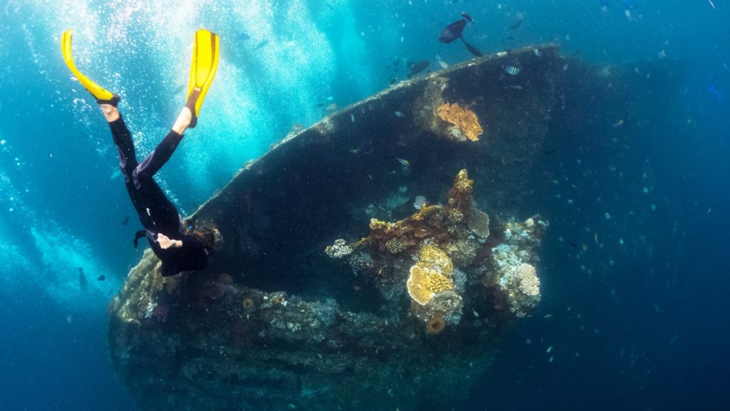 Shipwreck snokelling in Bali