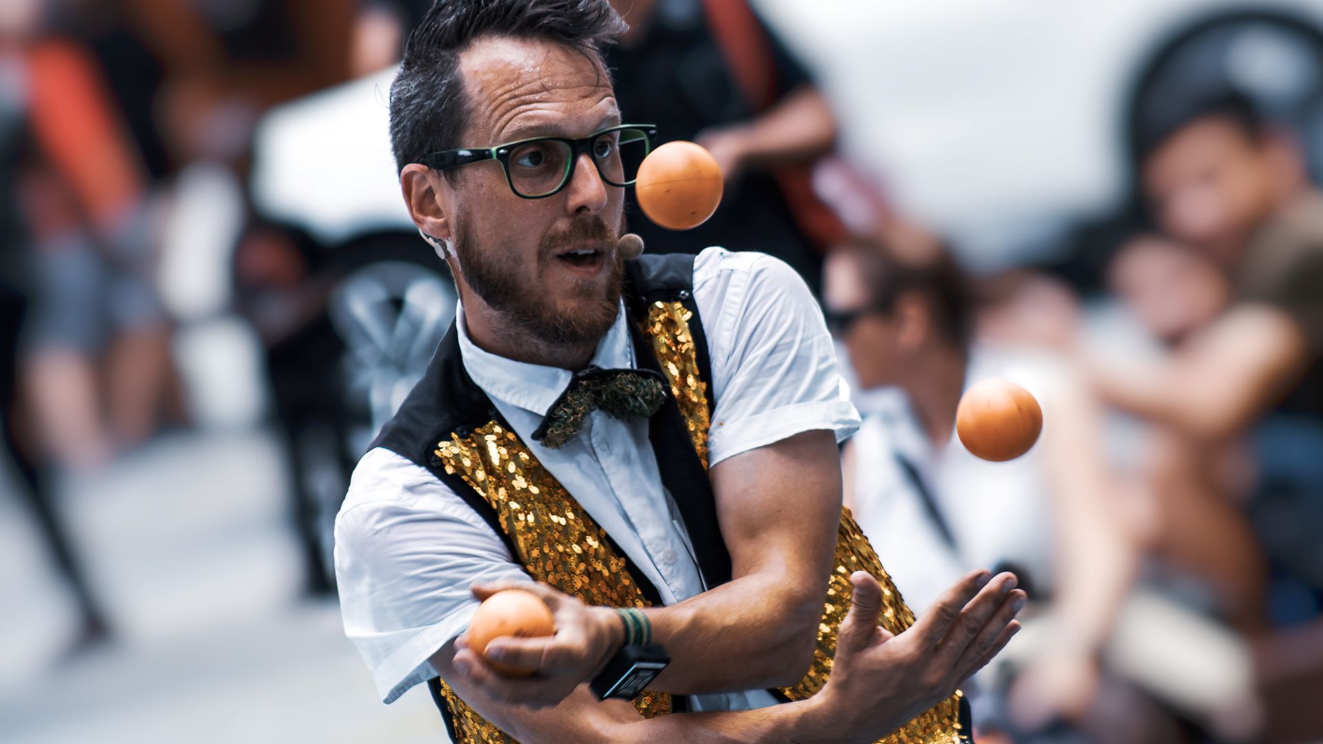 man juggling oranges be more productive multitasking