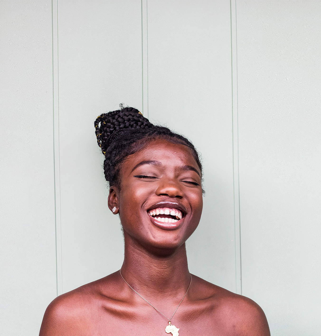 How to be happily single and embrace your freedom flying solo