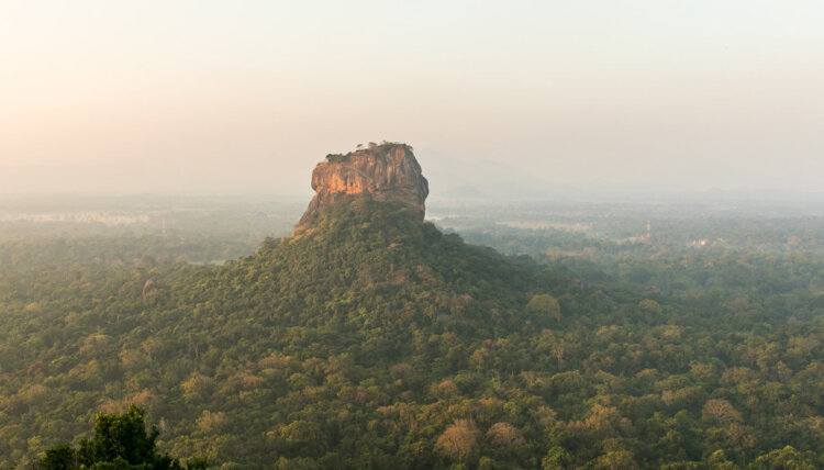 Pidurangala Rock in Sigiriya